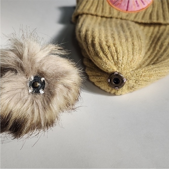 NWT Virginia Wolf - The Sunray Beanie With Removable Button Down Pom Top NIP - Picture 10 of 15